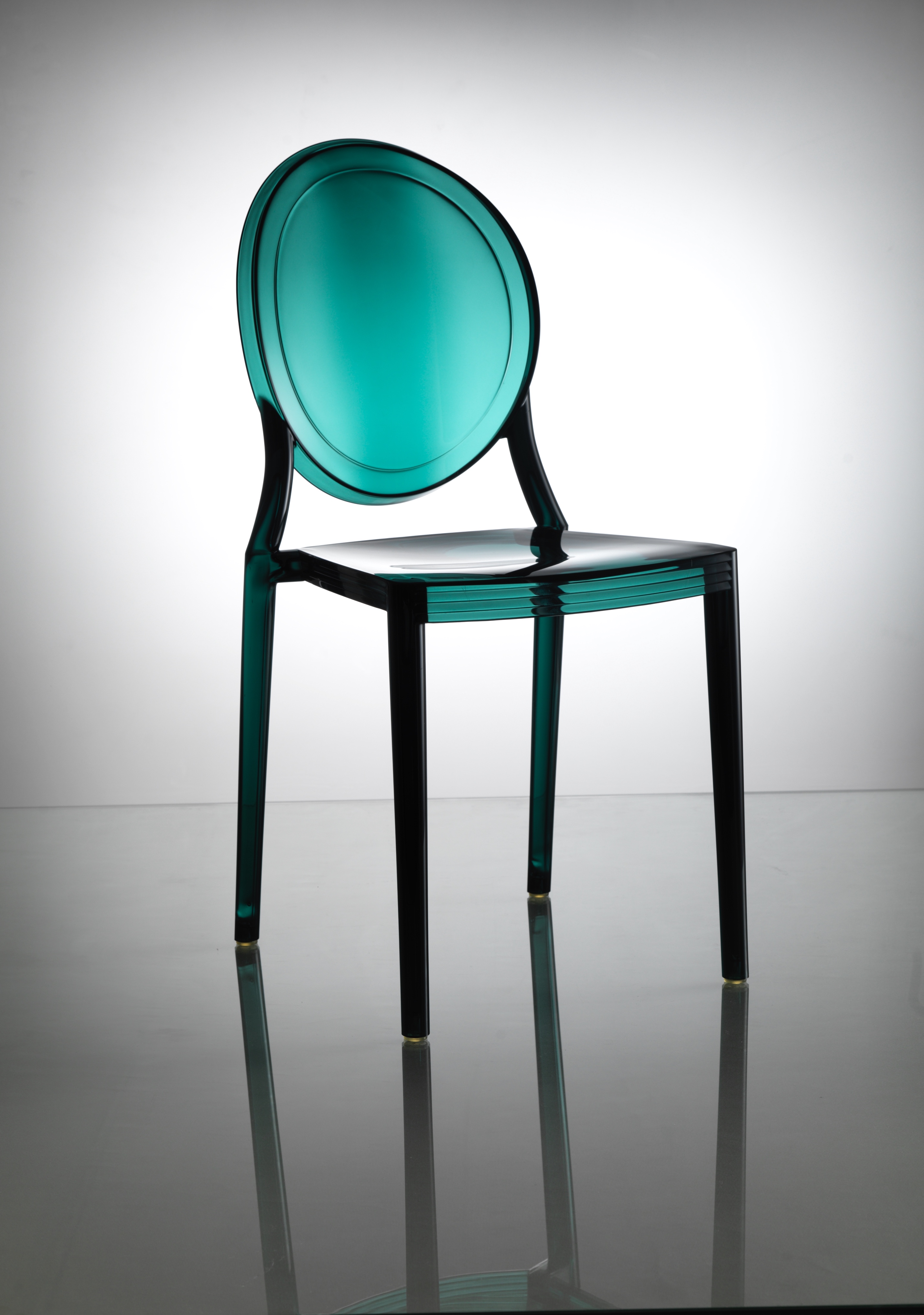 Polycarbonate chair