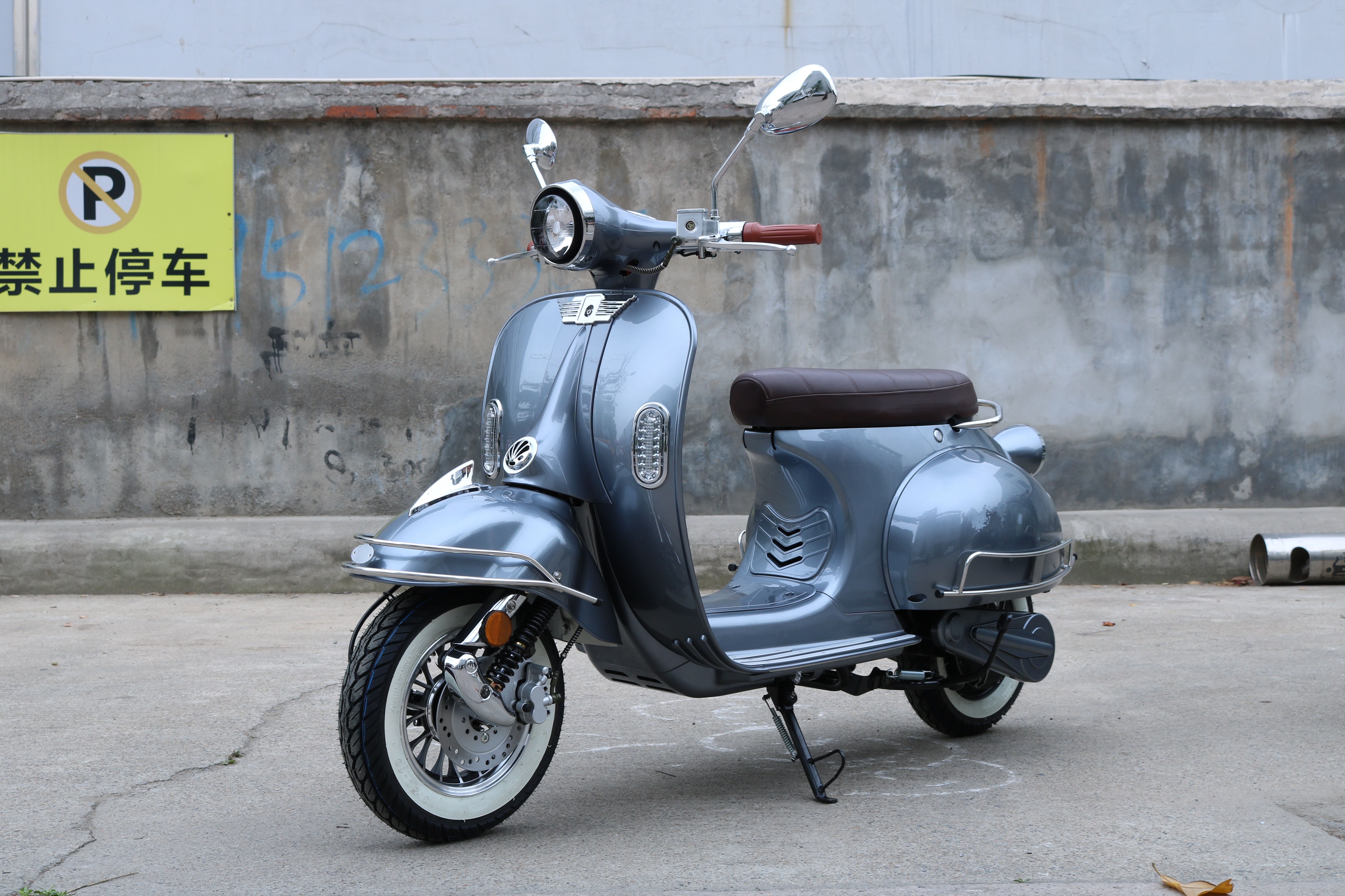 2024 With Eec New Scooter 2000w Lithium Battery 45km/H Electric Scooter Named Bumble Bee