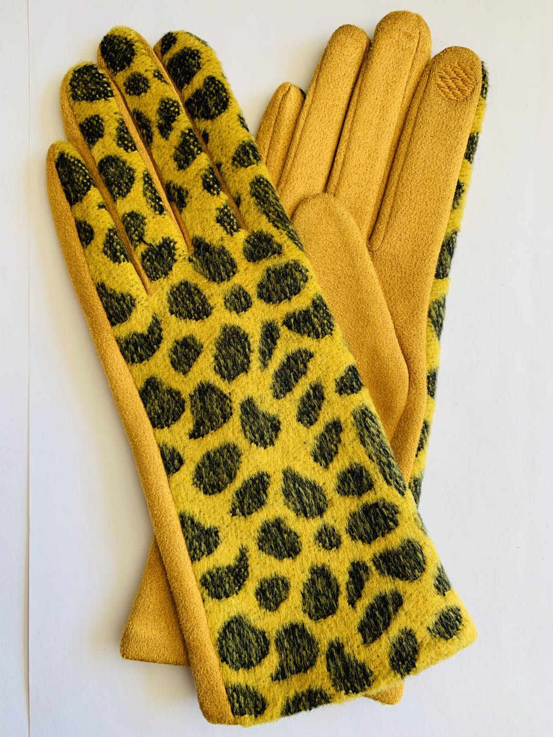 Leopard gloves