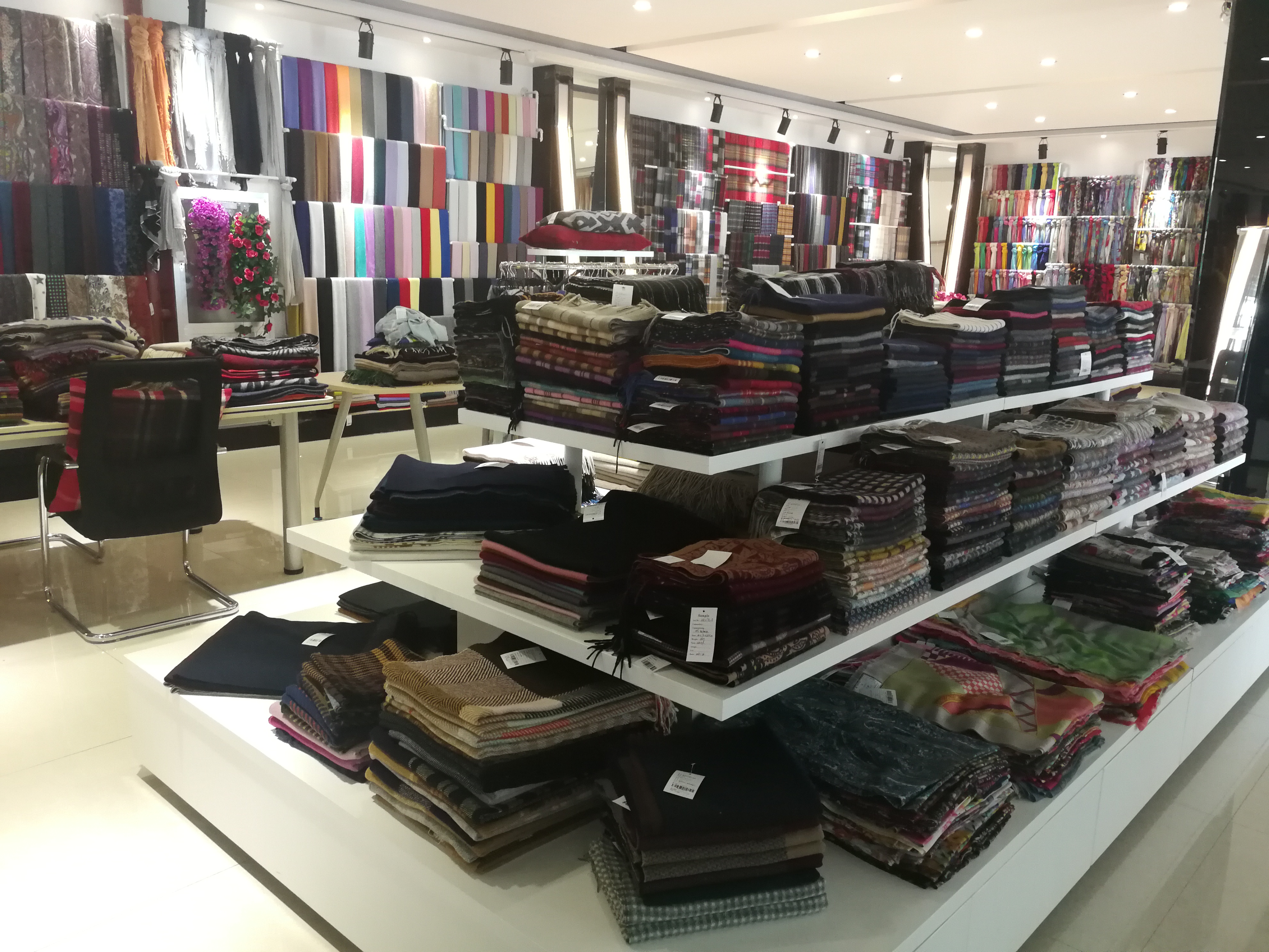 Hohhot Shuanghe Cultural Development Co., Ltd. – cashmere scarf 1