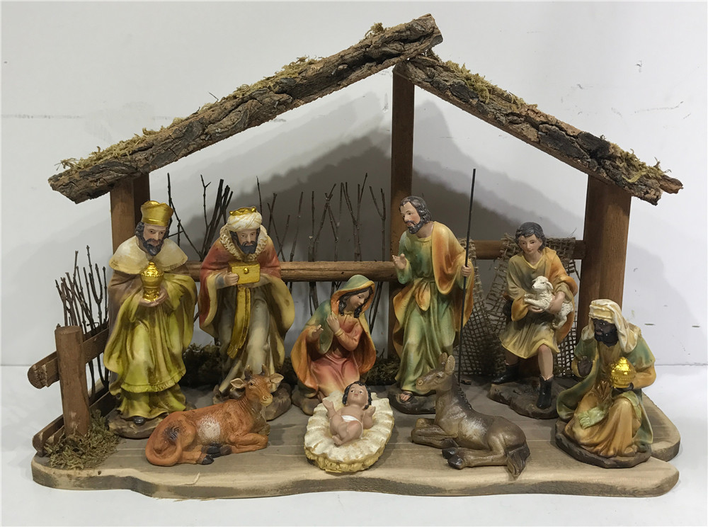 0 wooden stable with Nativity set