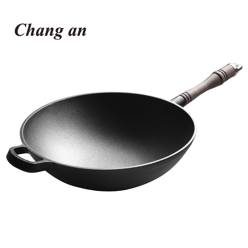 Cast iron wok with sigle wooden handle