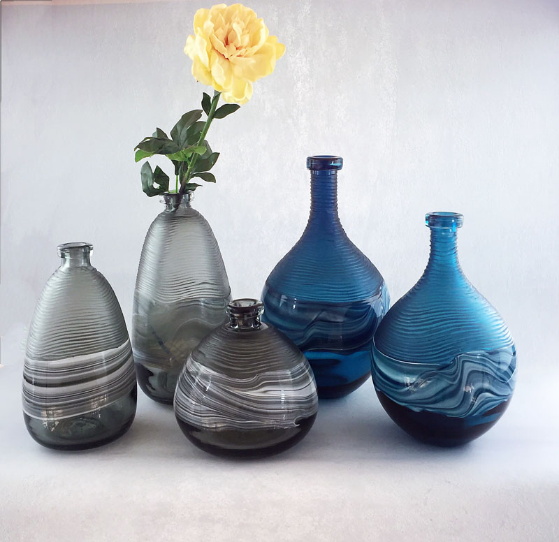 Floating Rhyme Vase