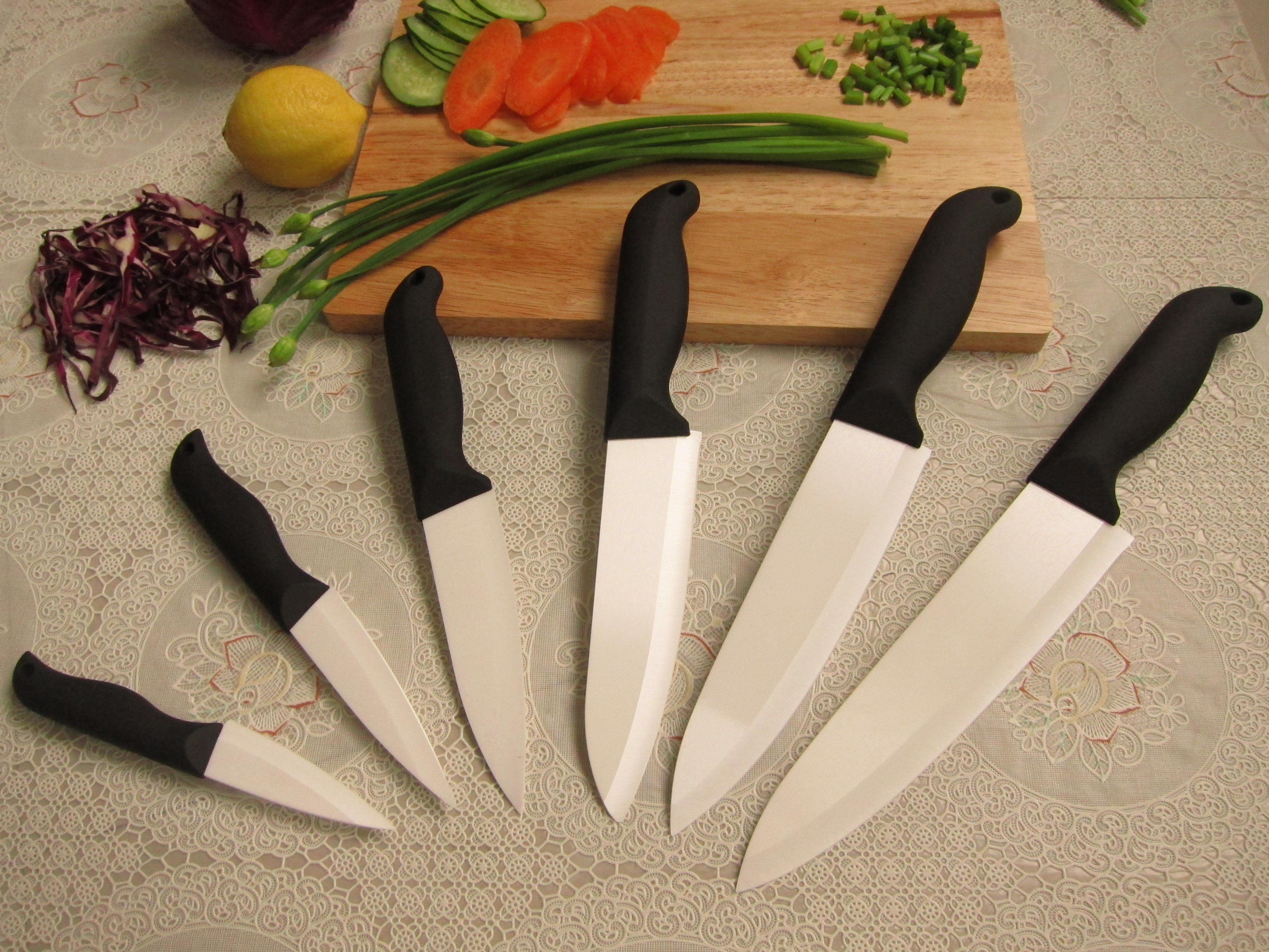 Ceramic knife set