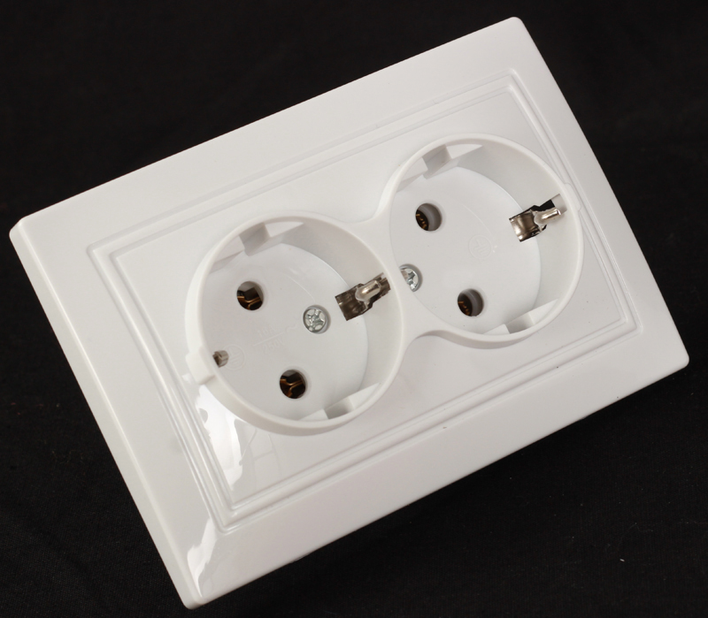 81W-1-11double socket with earth