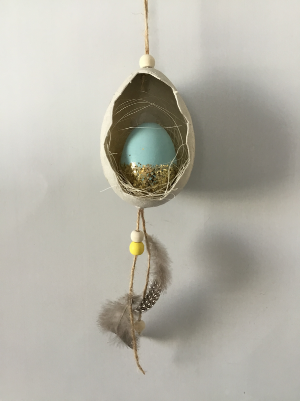 Egg shell hanger