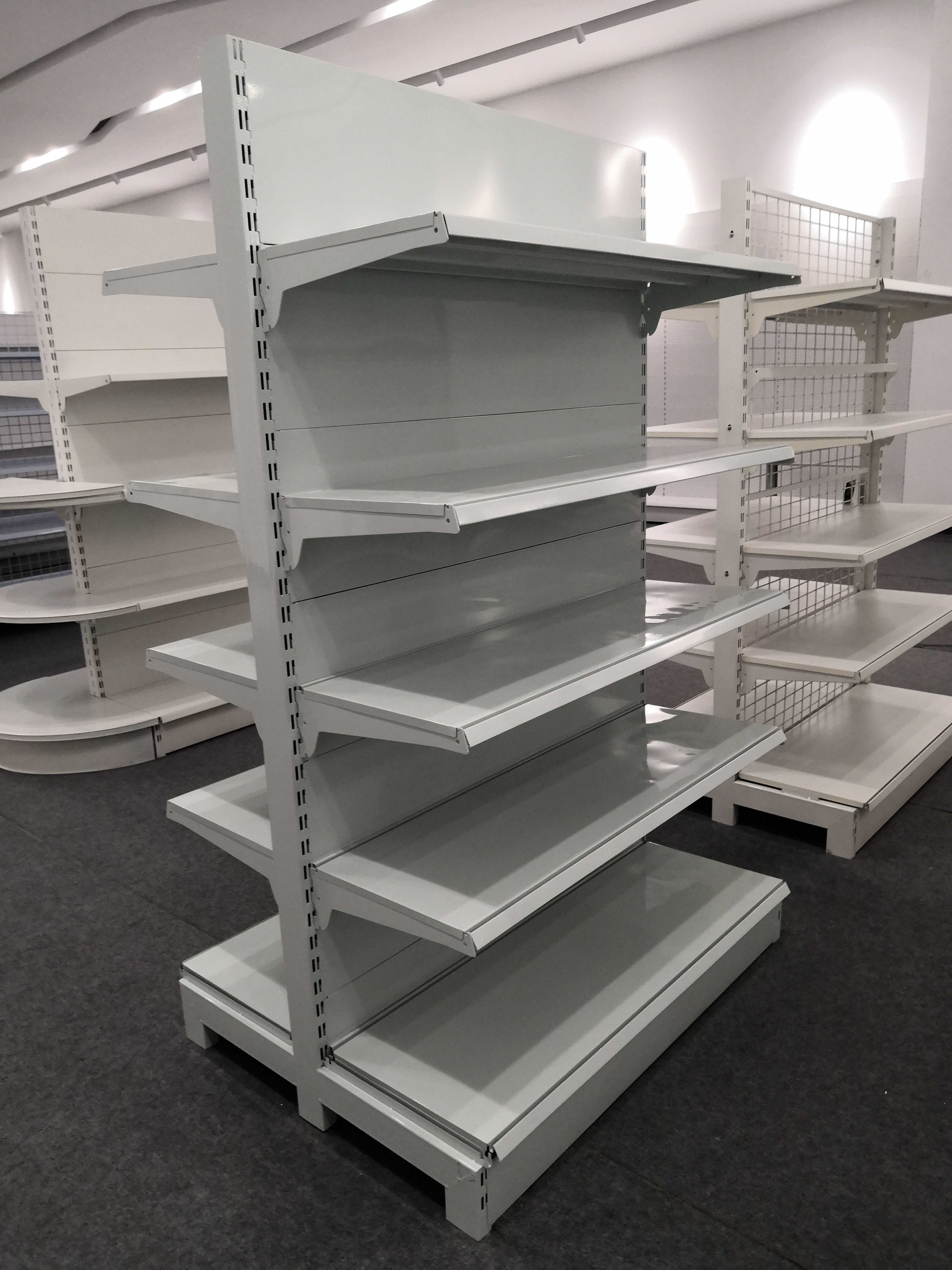 Display shelf