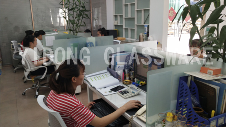 Guangzhou Yidong Glass Tableware Manufacturing Co., Ltd. – glass jugs 2