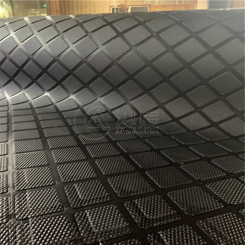 Square-shaped Hammer Cow Mats