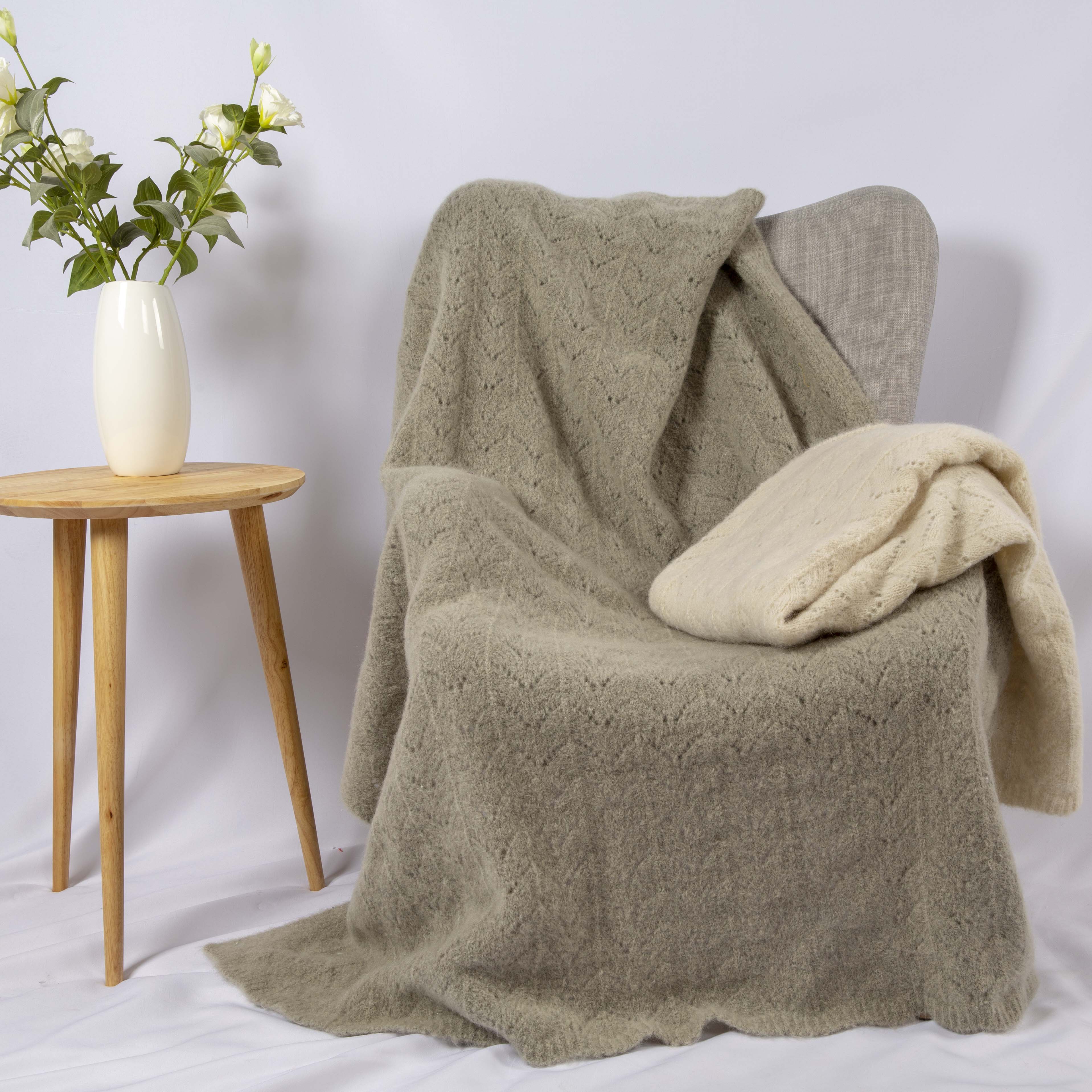 Knitting throw