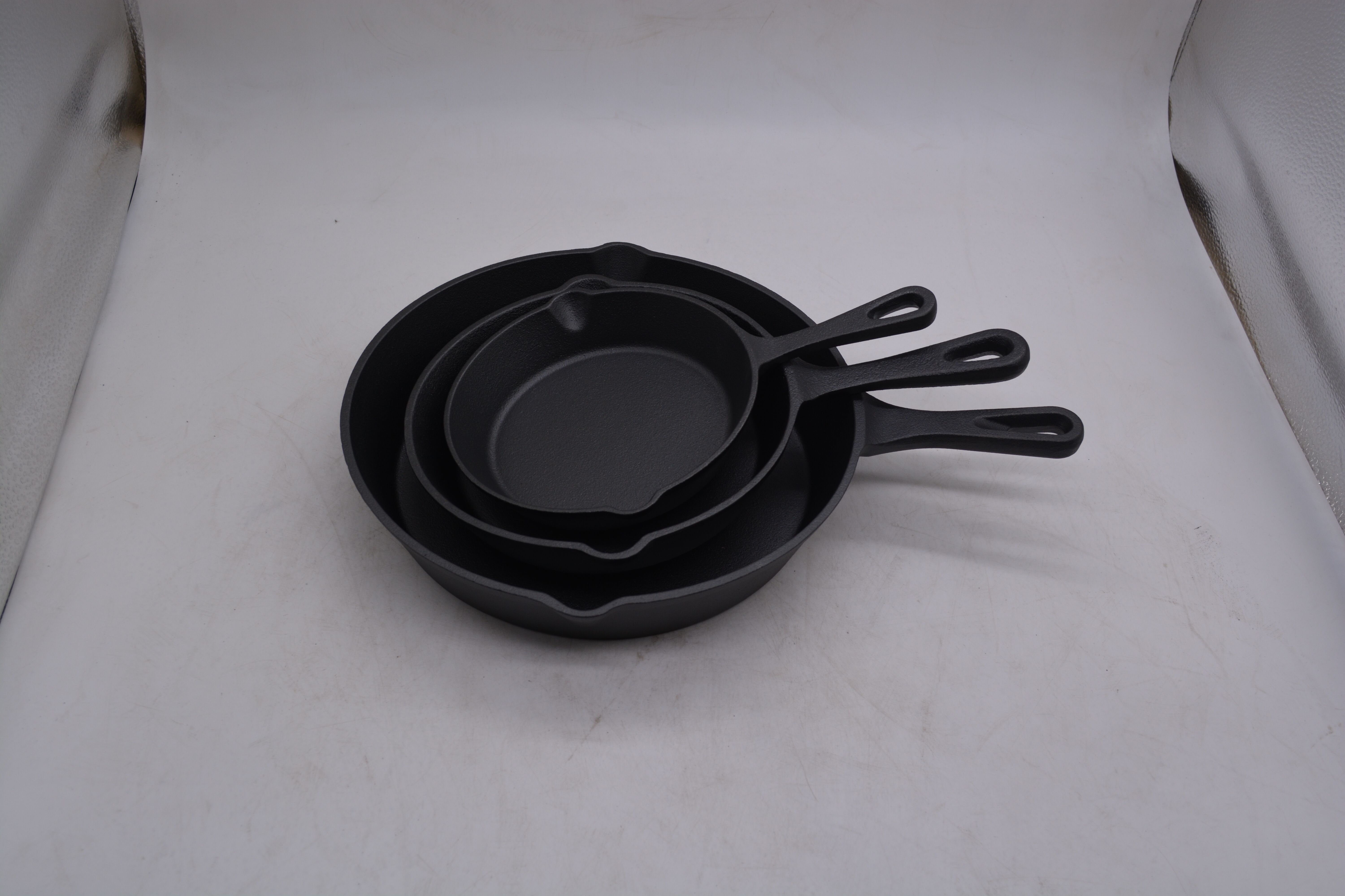 Cast iron preseasoned frypan and skillet