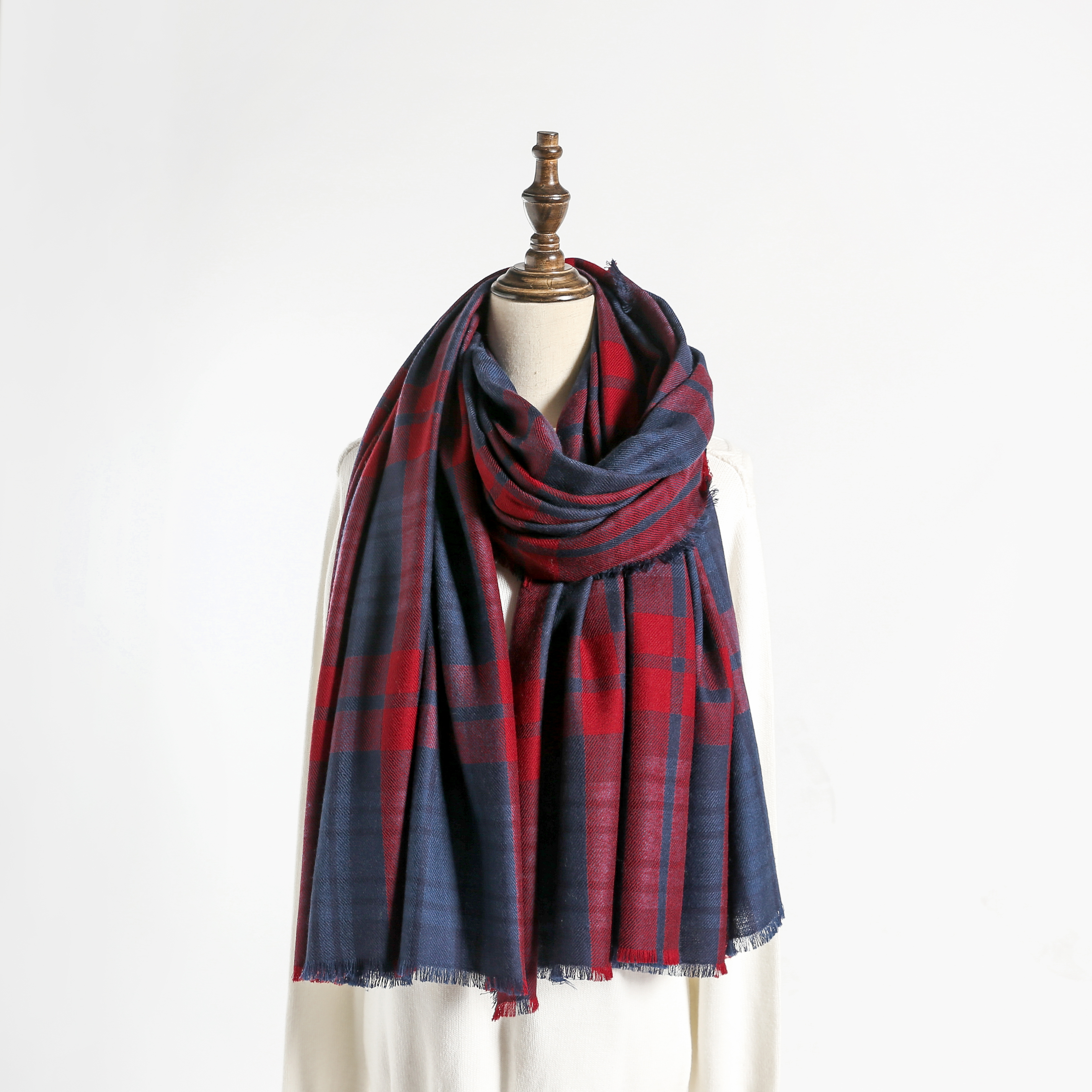 New Good Quality 100%Wool Strip Yarn-dyed Tassels Scarf for lady