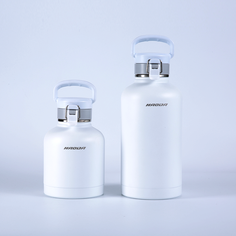 1920ml Large capacity water bottle outdoor