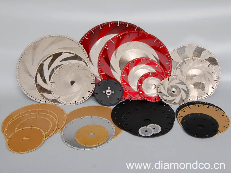 Vacuum brazed diamond cutting blade