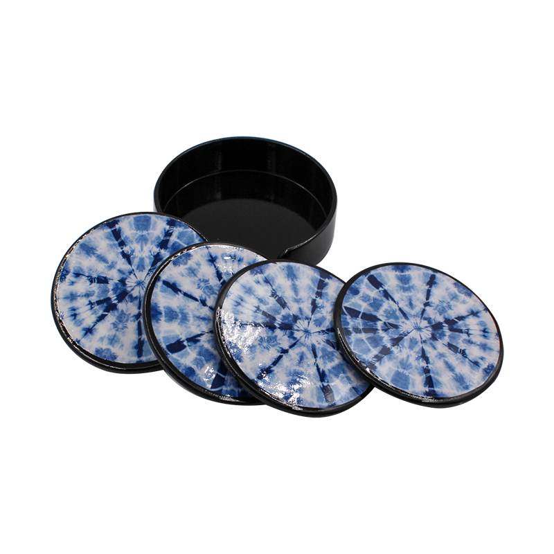 Plastic tray