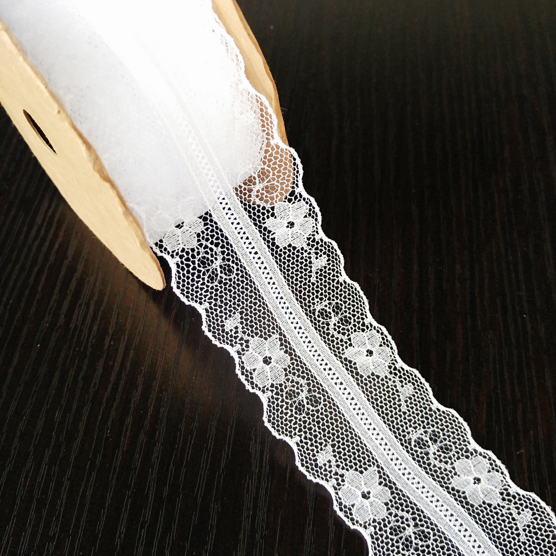 Lace ribbon