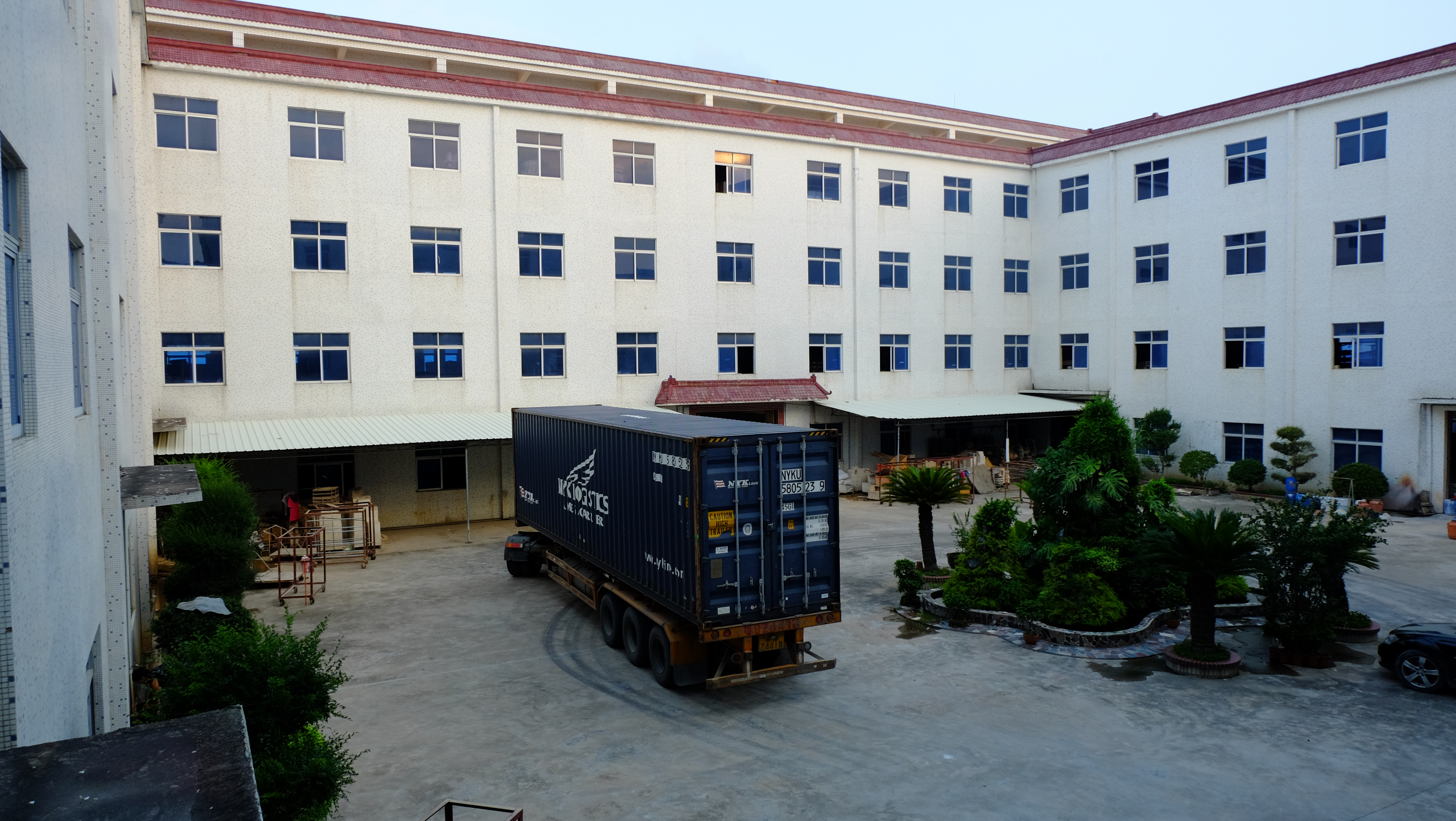 Chaozhou Chao'an District Guxiang Fuzhong Craft Porcelain Factory – Flower pots 1