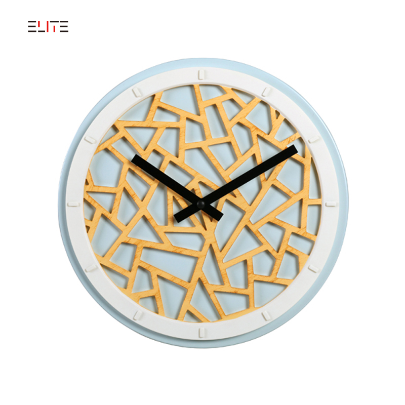 Metal quartz wall clock with stereo décor pattern