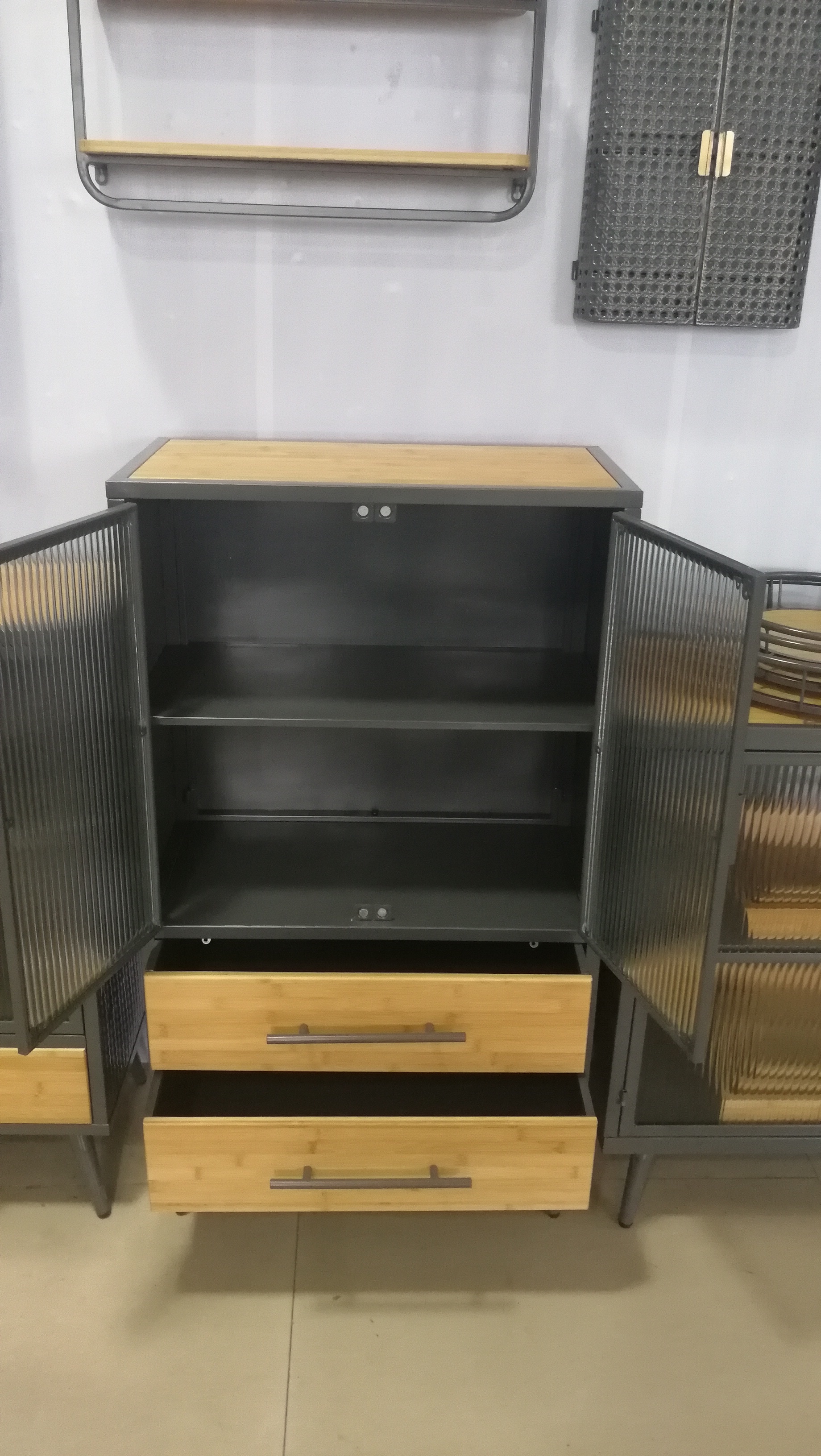 Floor-Standing Storage Cabinet and Cupboard with 2 Louvred Doors and 3 Shelves, Bookshelf in Home Office, Living Room, Multifunctional, Industrial Design （patent）