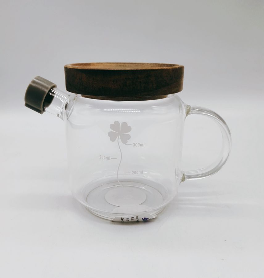 borosilicate pitcher with wood cover