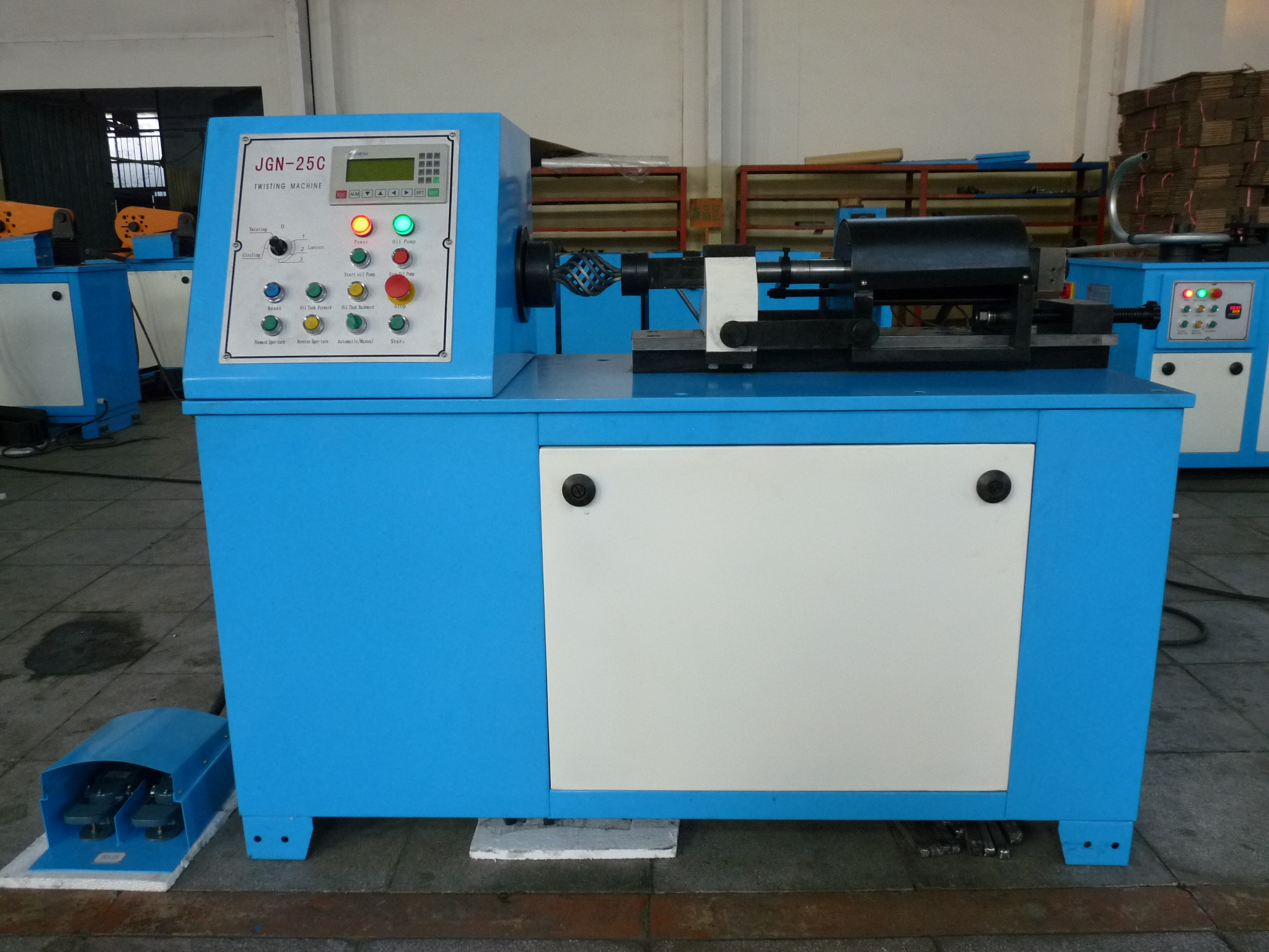 Metal Twisting Machine