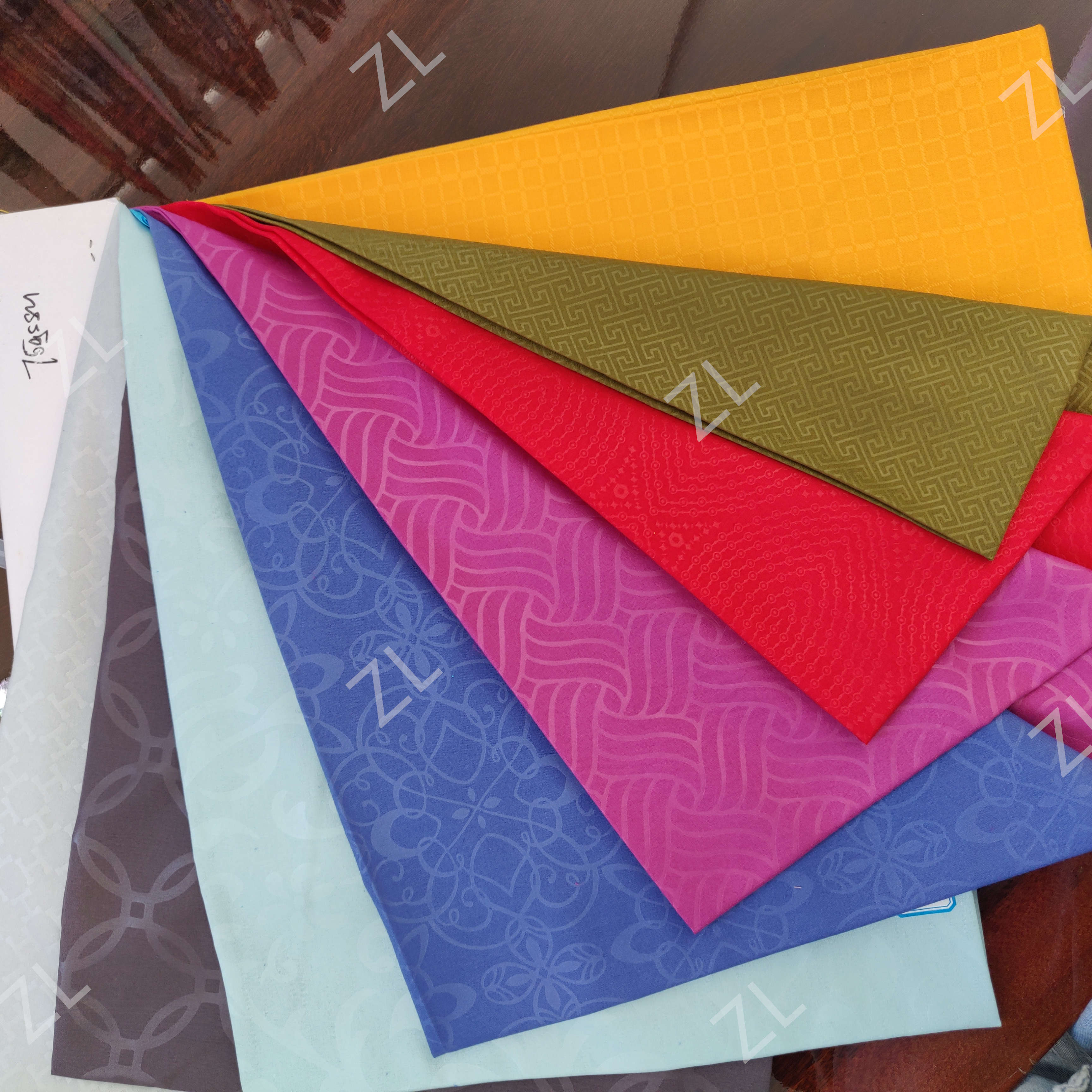 100polyester dyed emboss fabric