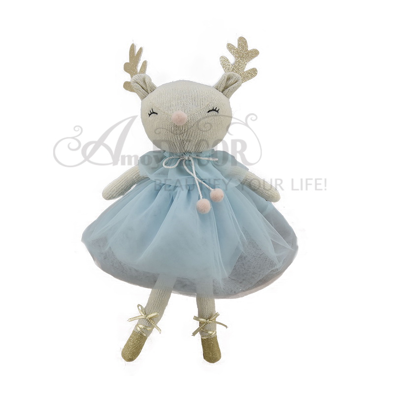 sitting smile reindeer w/blue dress