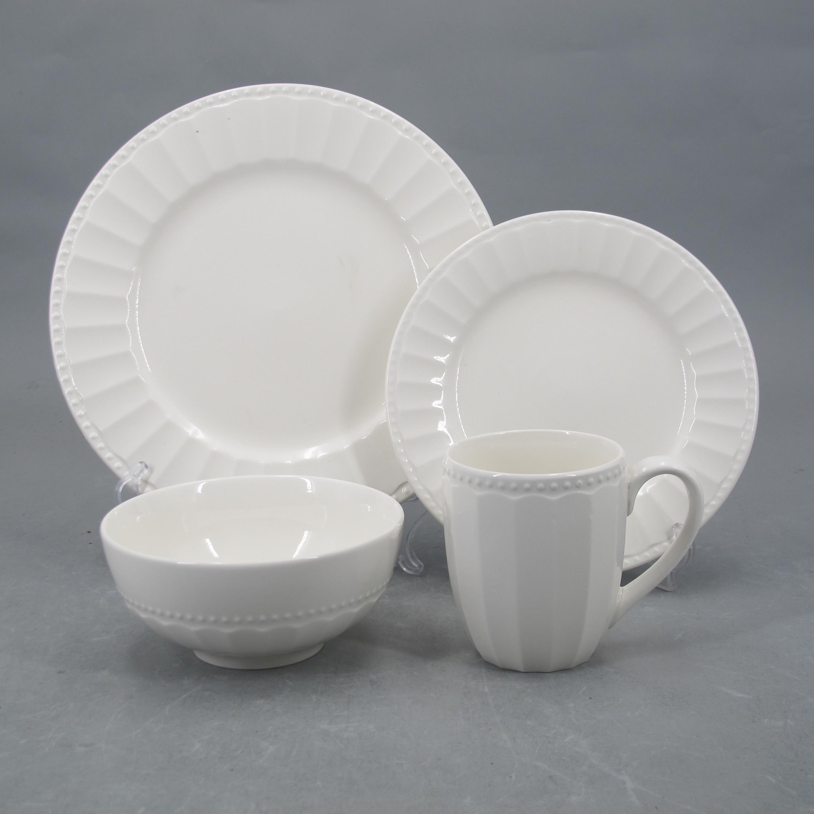 Embossed dinner set