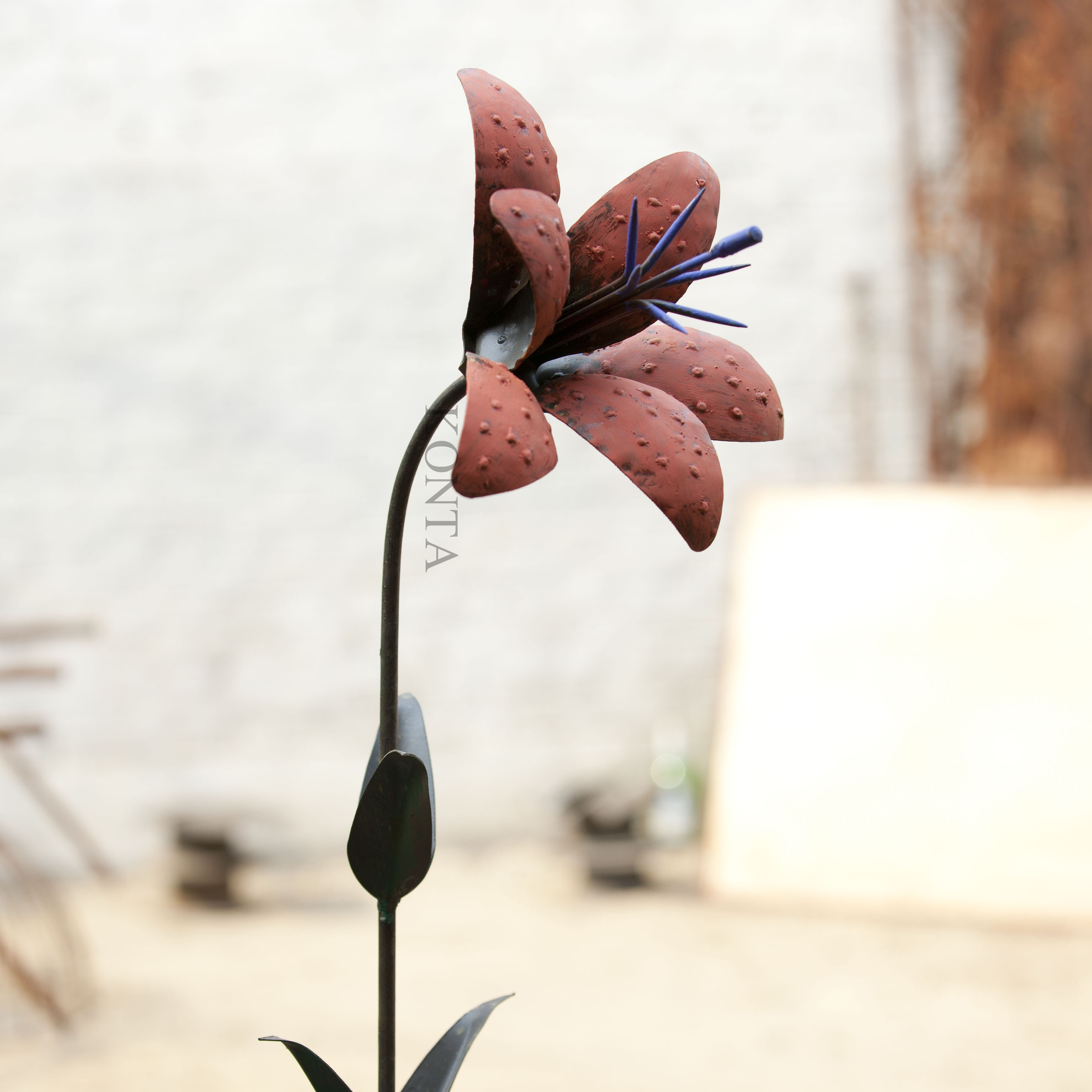 Garden Home Decorative Metal Lily stake