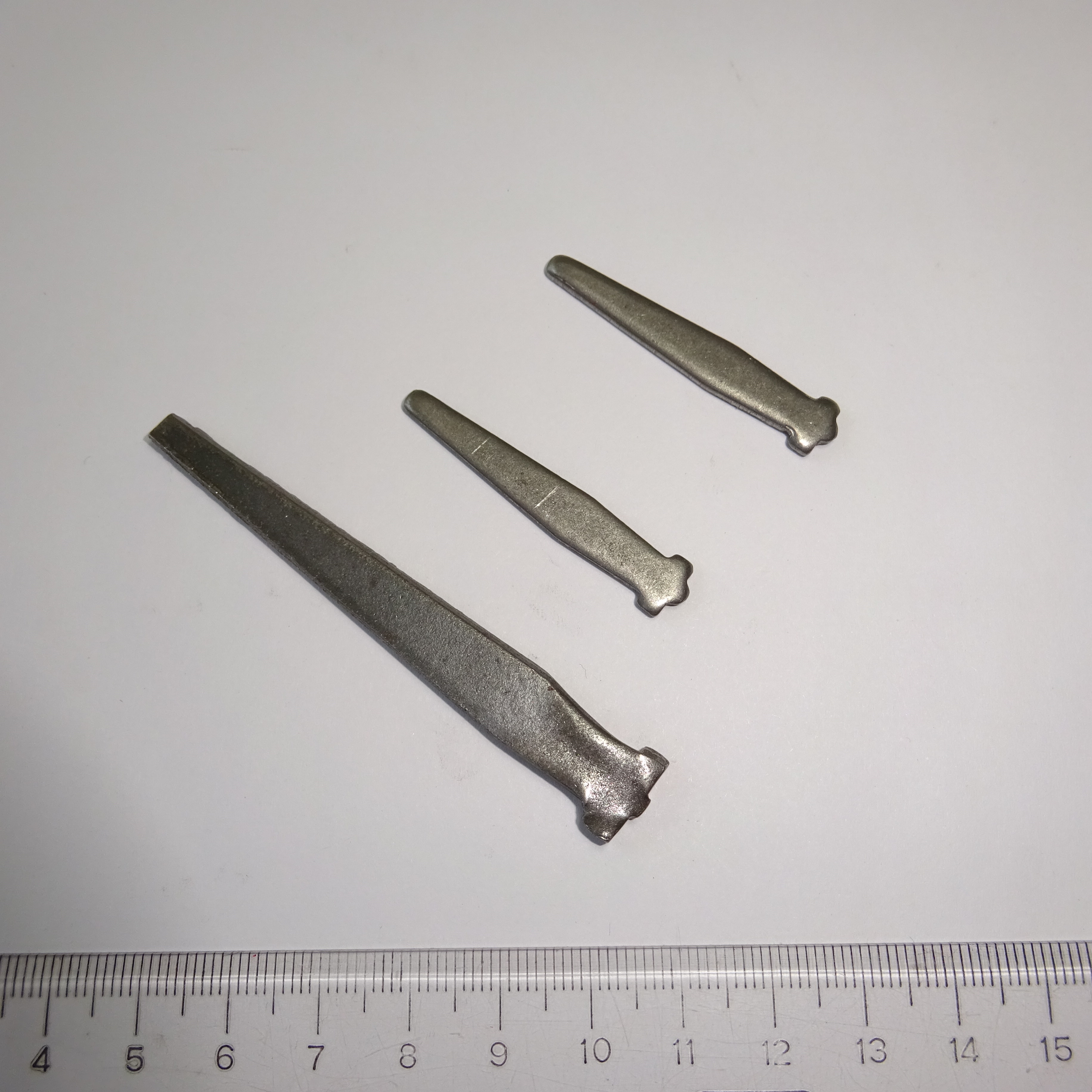 Cut Clasp nails
