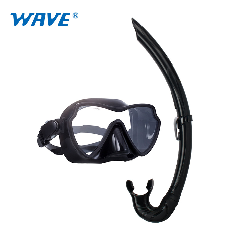 Snorkeling goggles