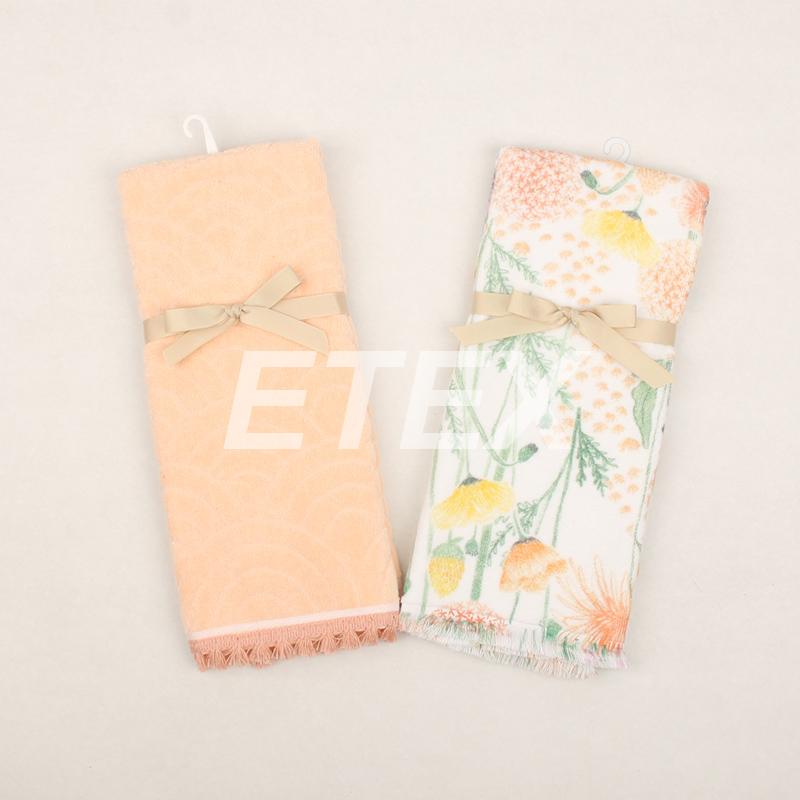 Velour jacquard & printed hand towel