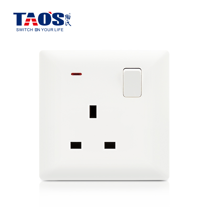 13A 1 gang switched socket + neon