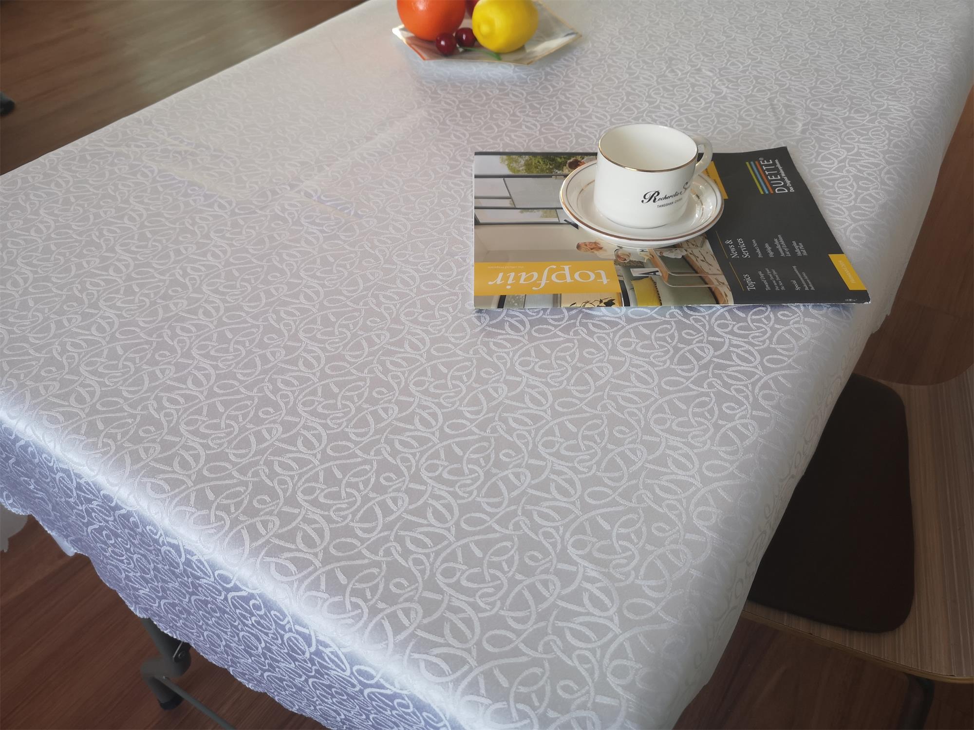 Polyester Jacquard table cloth from factory/Hailande
