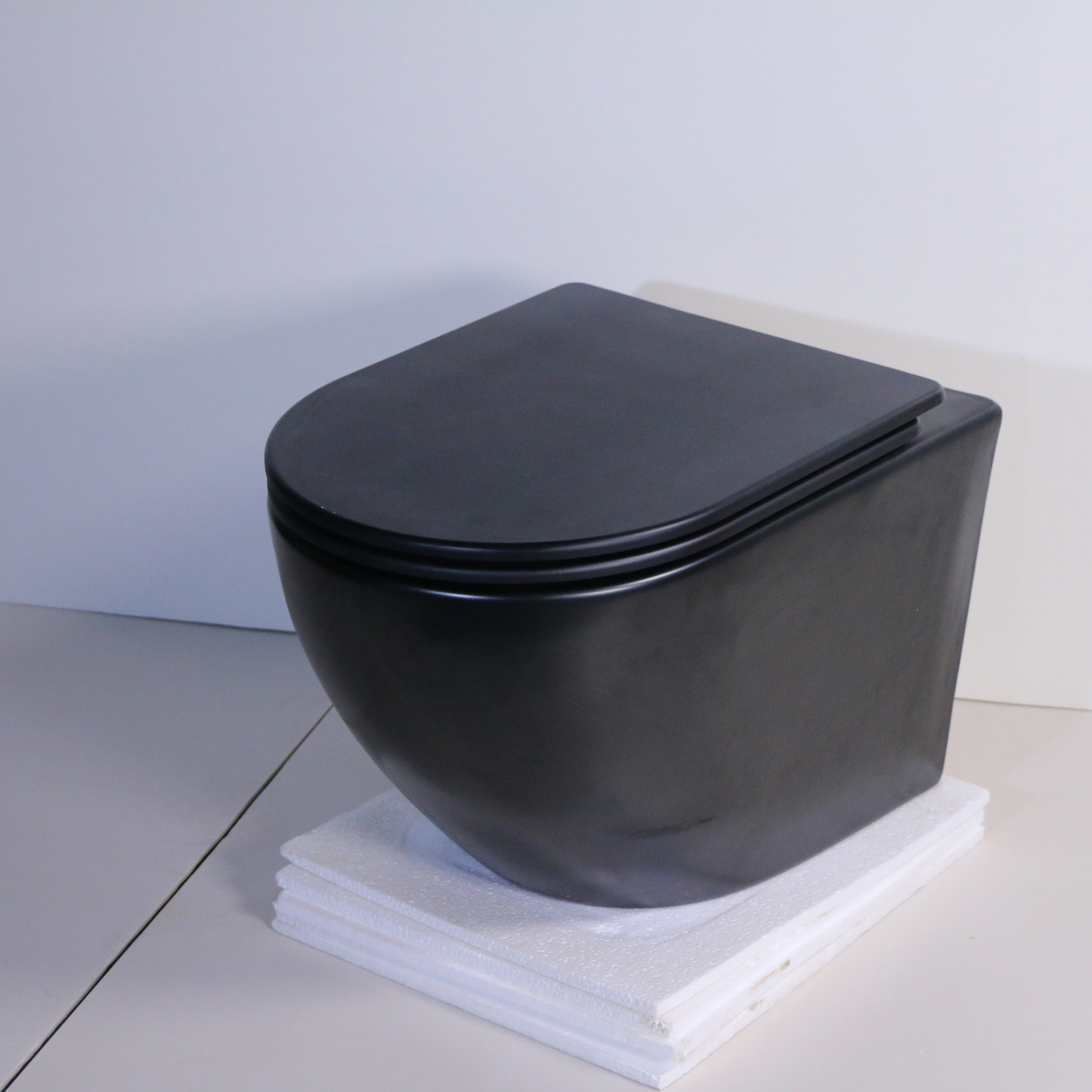 New design rimless ceramic black matte wall hung Toilet