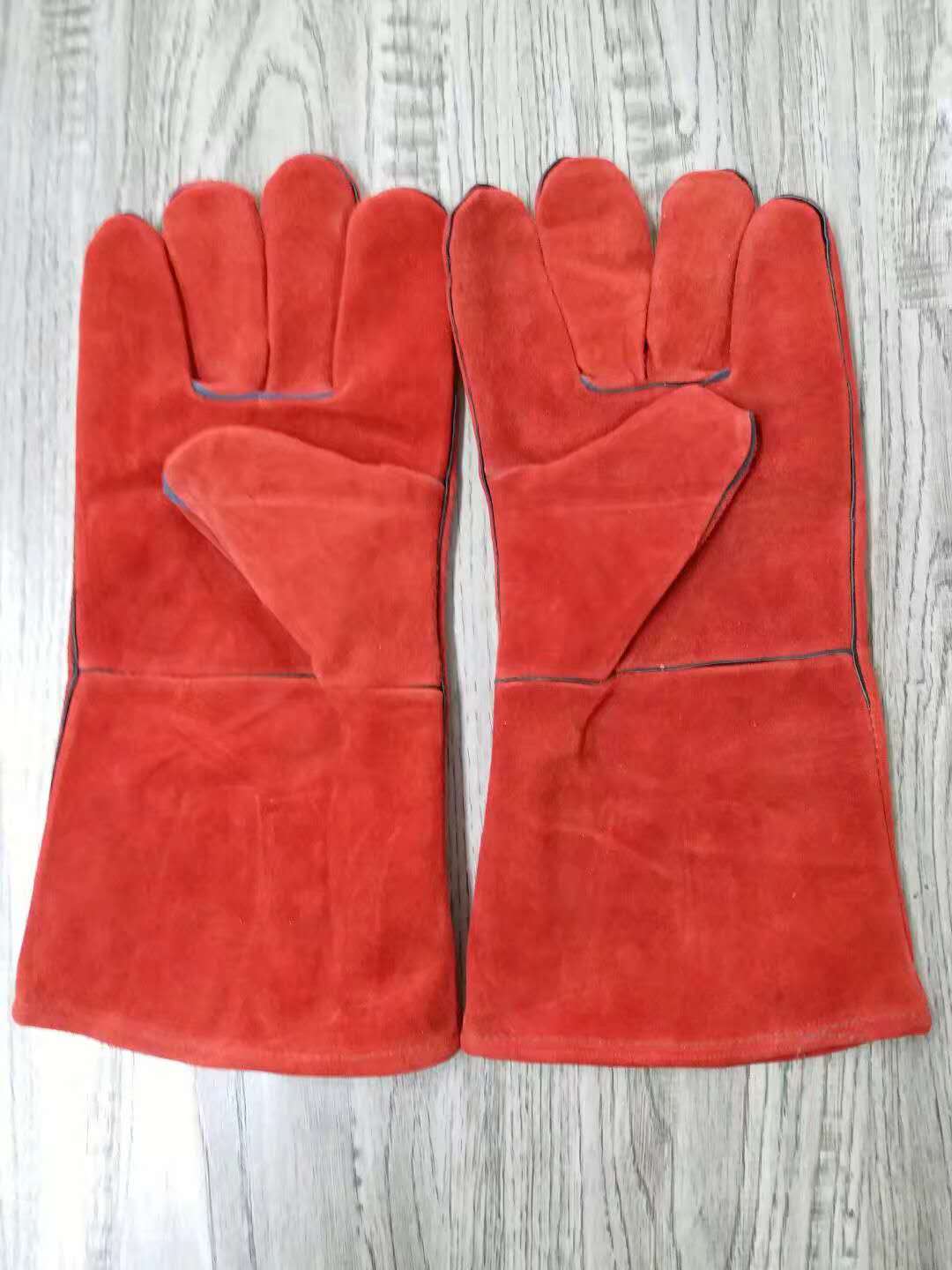 Welding gloves