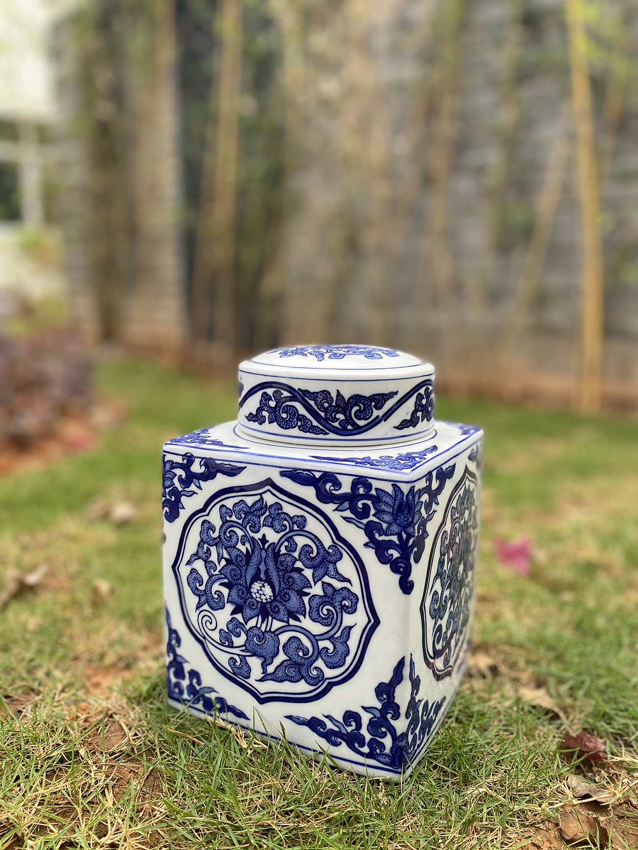 Square ceramic gar