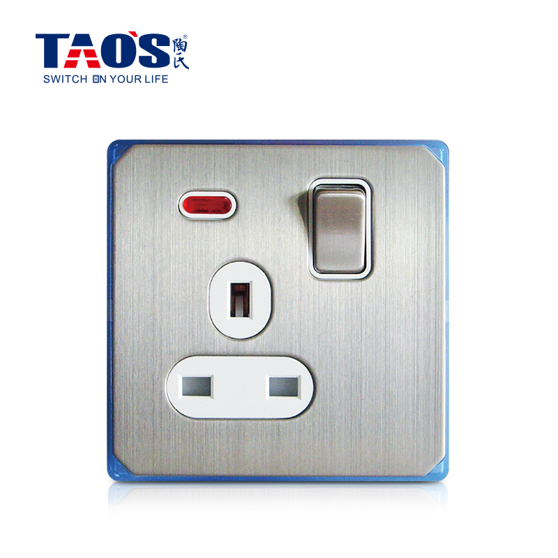 13A 1 gang switched socket + neon