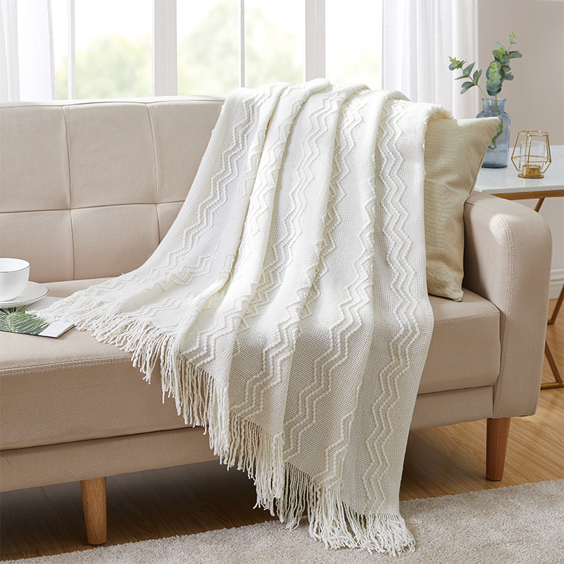 Knitted throw