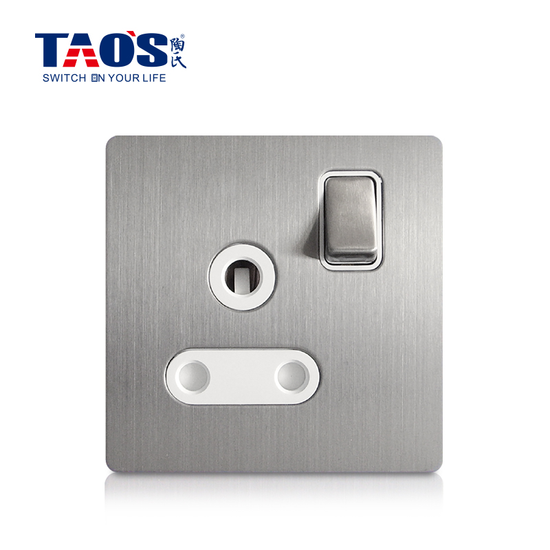 15A 1 gang switched round-pin socket