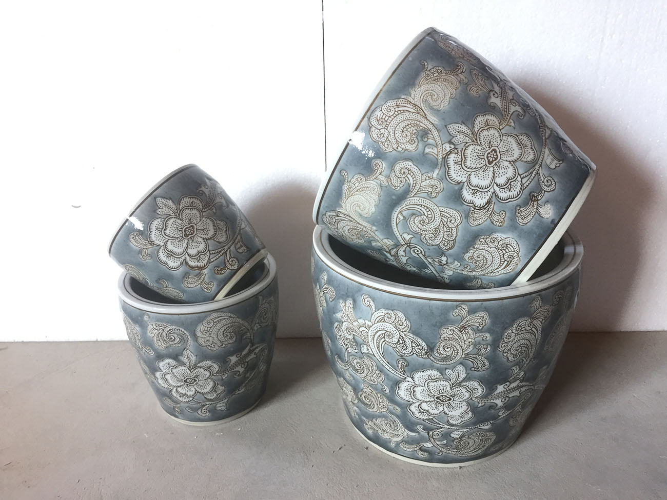 Set 4 of flower pots