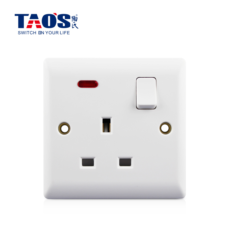 13A 1 gang switched socket + neon