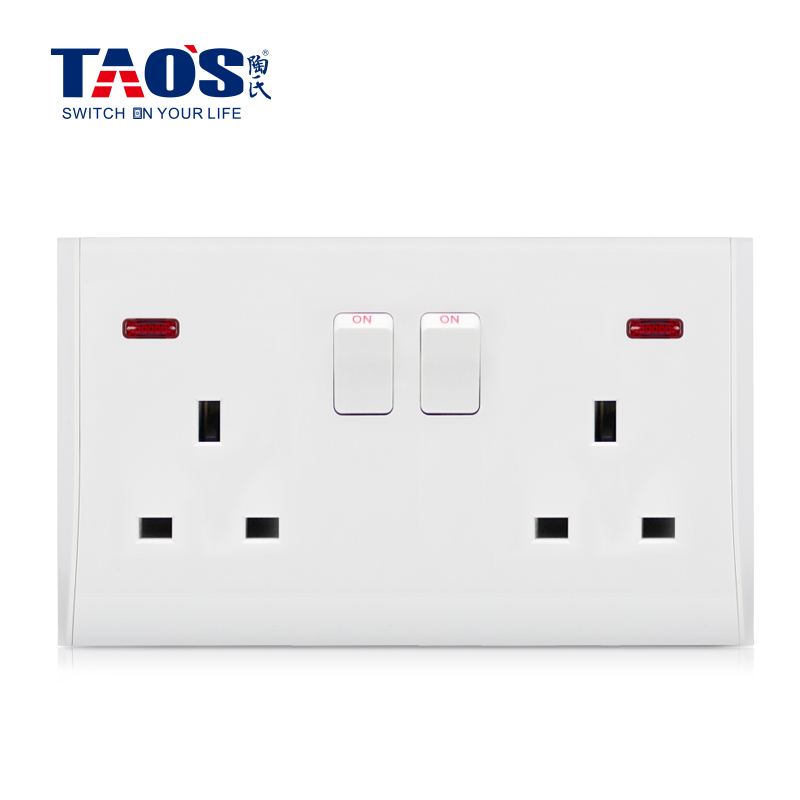 13A 2 gang switched socket + neon