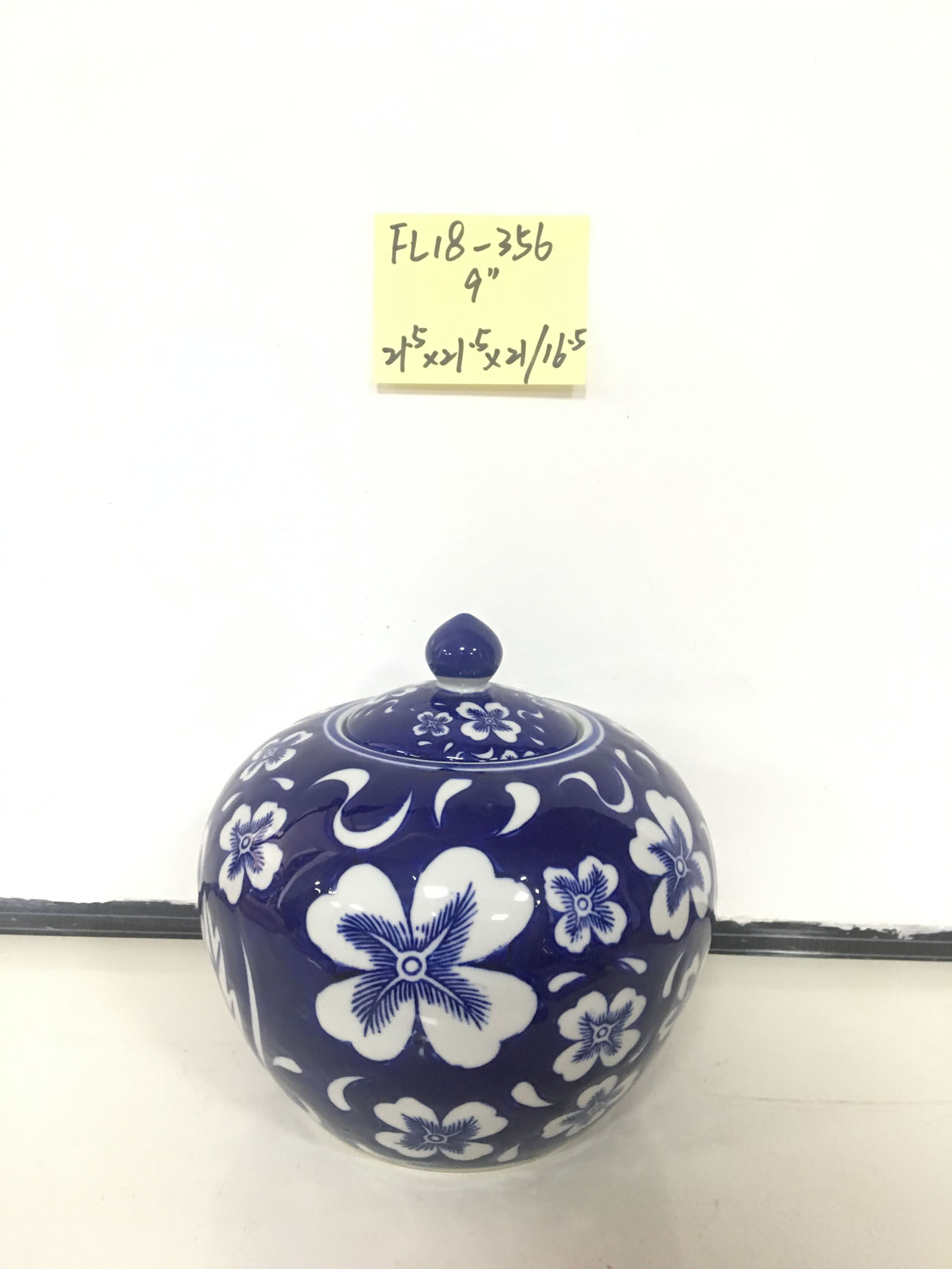 Blue and white ceramic gar
