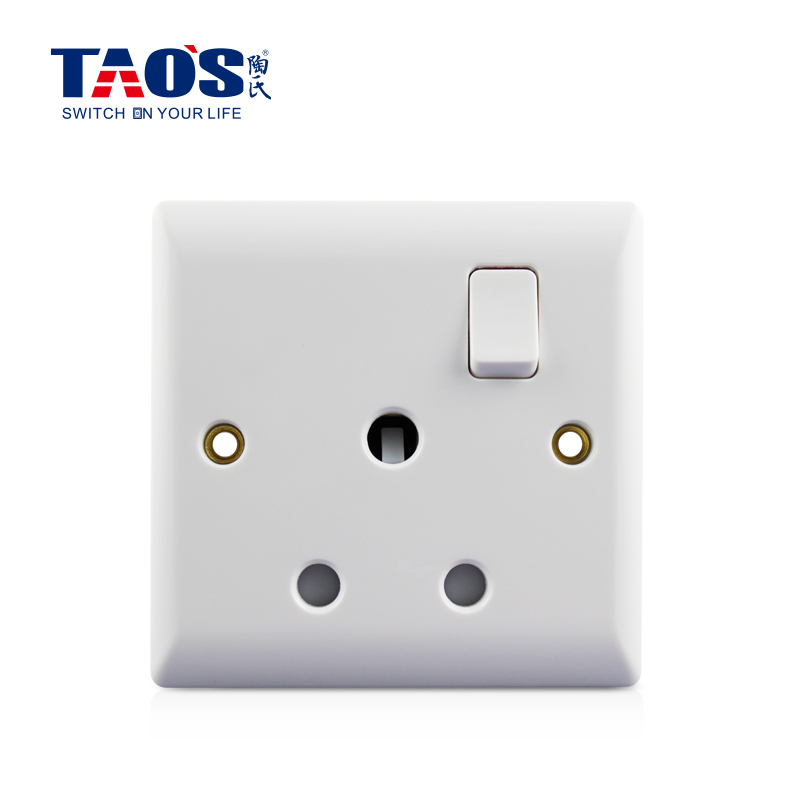 15A 1 gang switched round-pin socket
