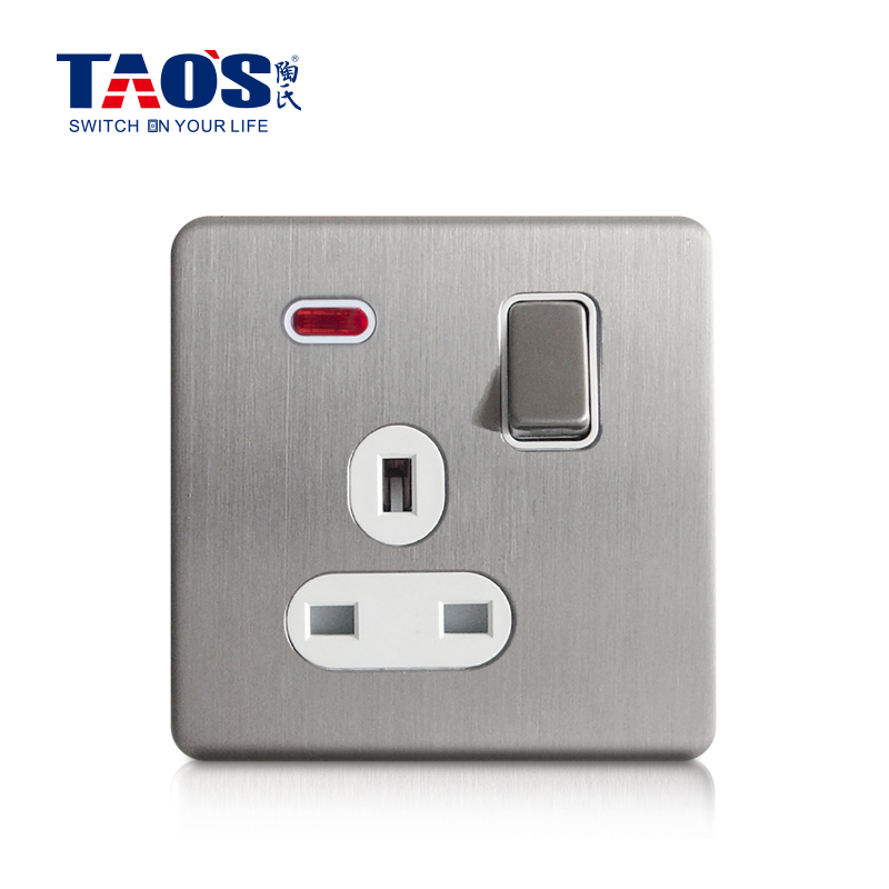 13A 1 gang switched socket + neon