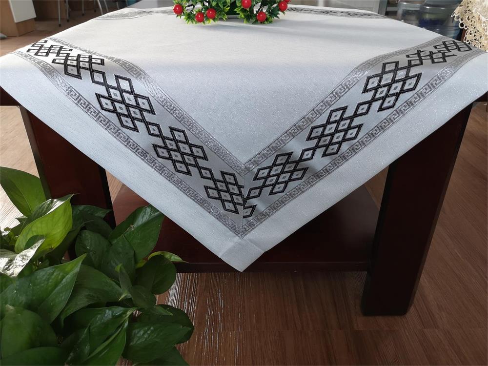Fashion table cover with shiny fabric/manufacturer