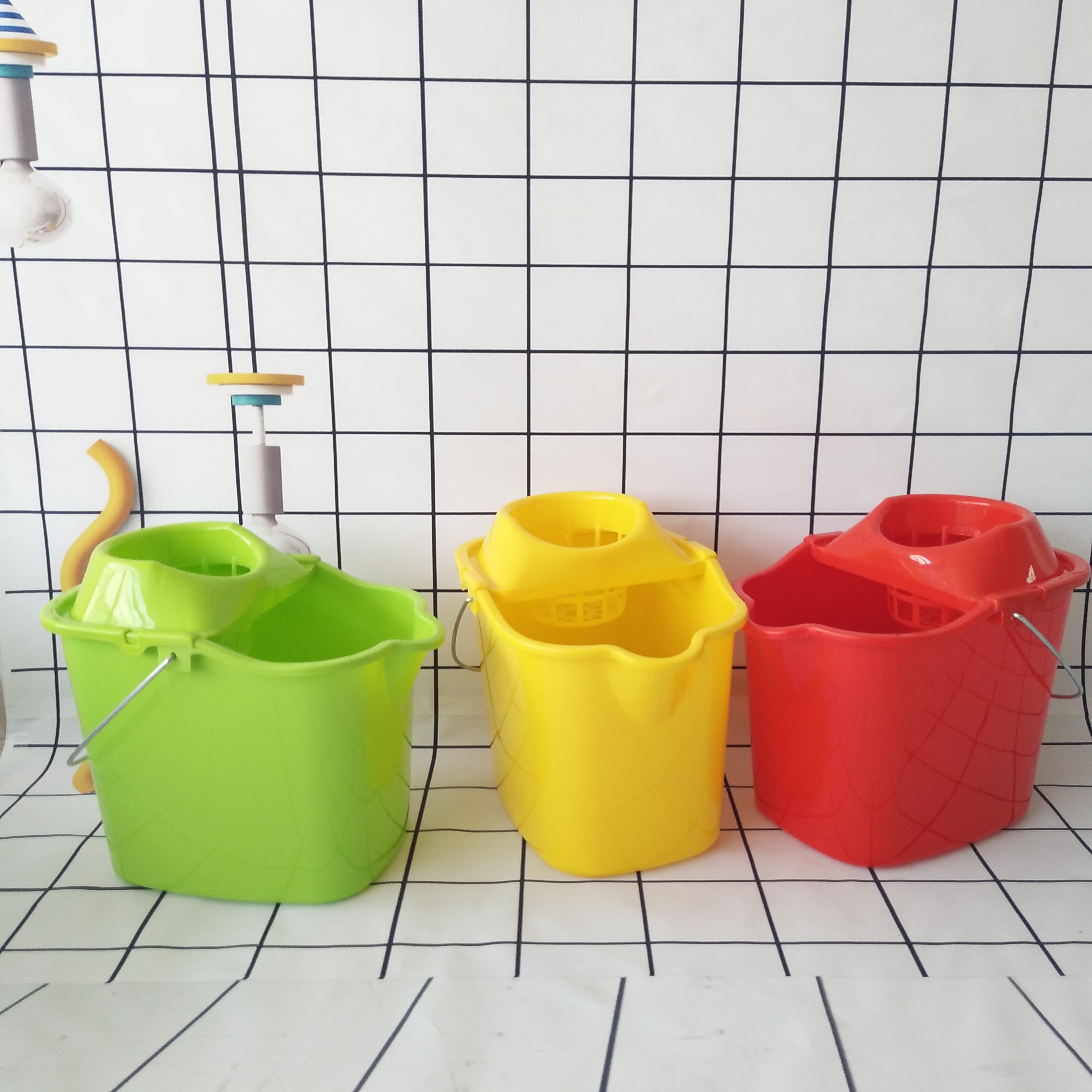 1231 plastic mop bucket