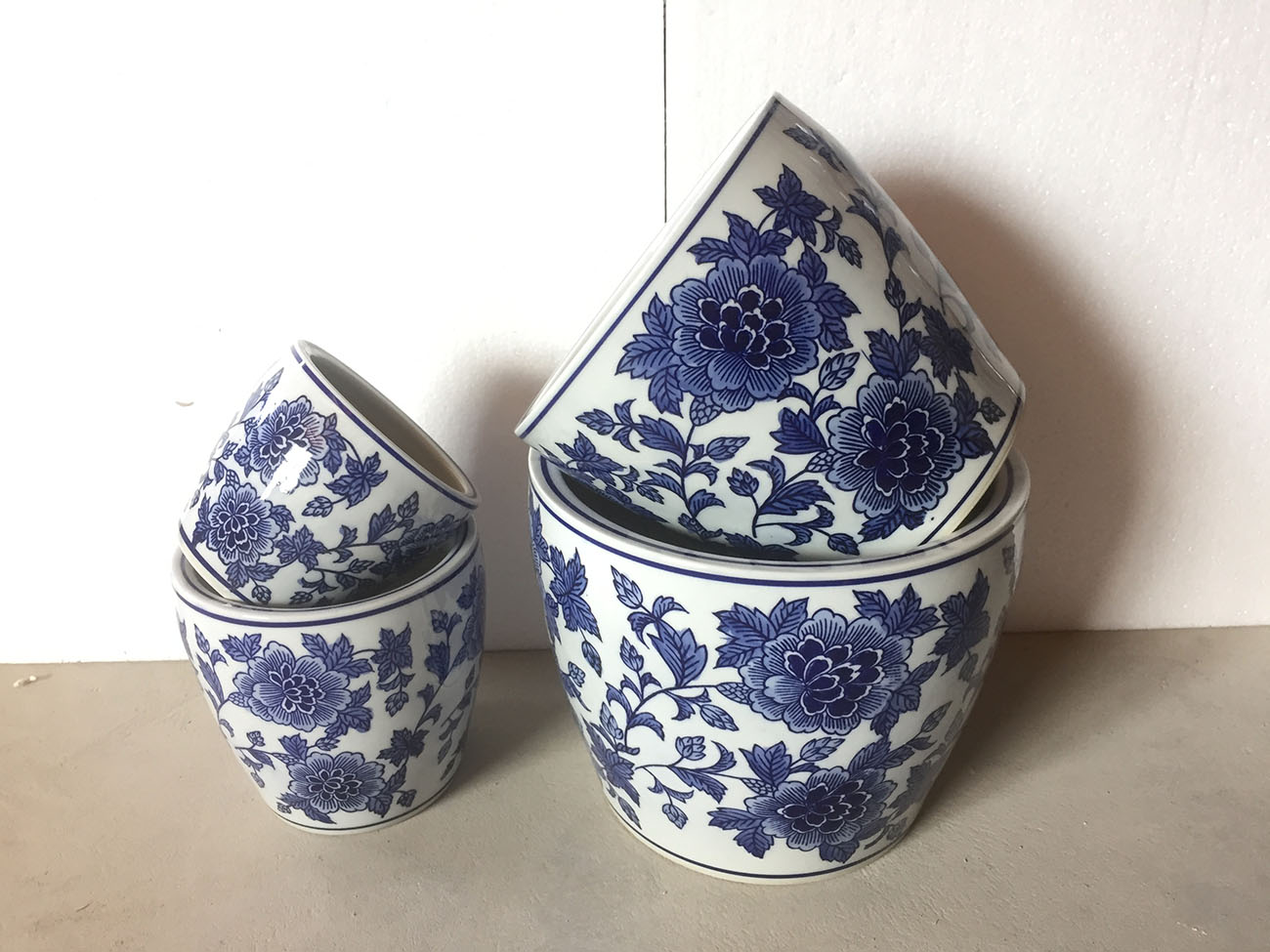 Set 4 of flower pots