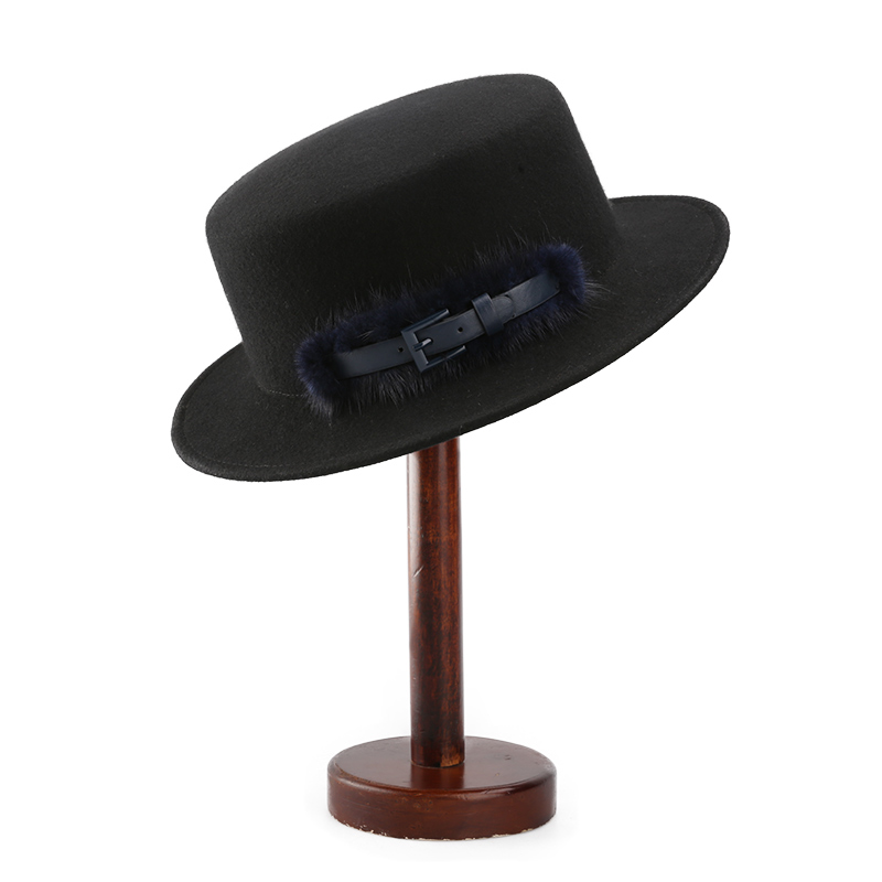 Lady Belt and Fox Fur Short Brim Flat Hat